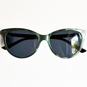 GUCCI vintage sunglasses rare green engraved gold cateye GG3818 oval fancy frame  diva Rihanna Lady Gaga Future new dark blue lens