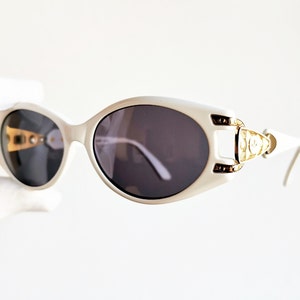 Occhiali da sole vintage in oro bianco rari ovali Florence Design Linea Pitti con cornice con logo giglio anni '90 y2k Migos Rihanna 2Chainz Lady Gaga Kylie Jenner