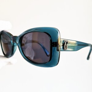 Lunettes de soleil vintage VERSACE masque rare bleu turquoise cadre funky carré ovale Gianni 404/G Rihanna Lady Gaga made in Italy grunge méduse des années 90