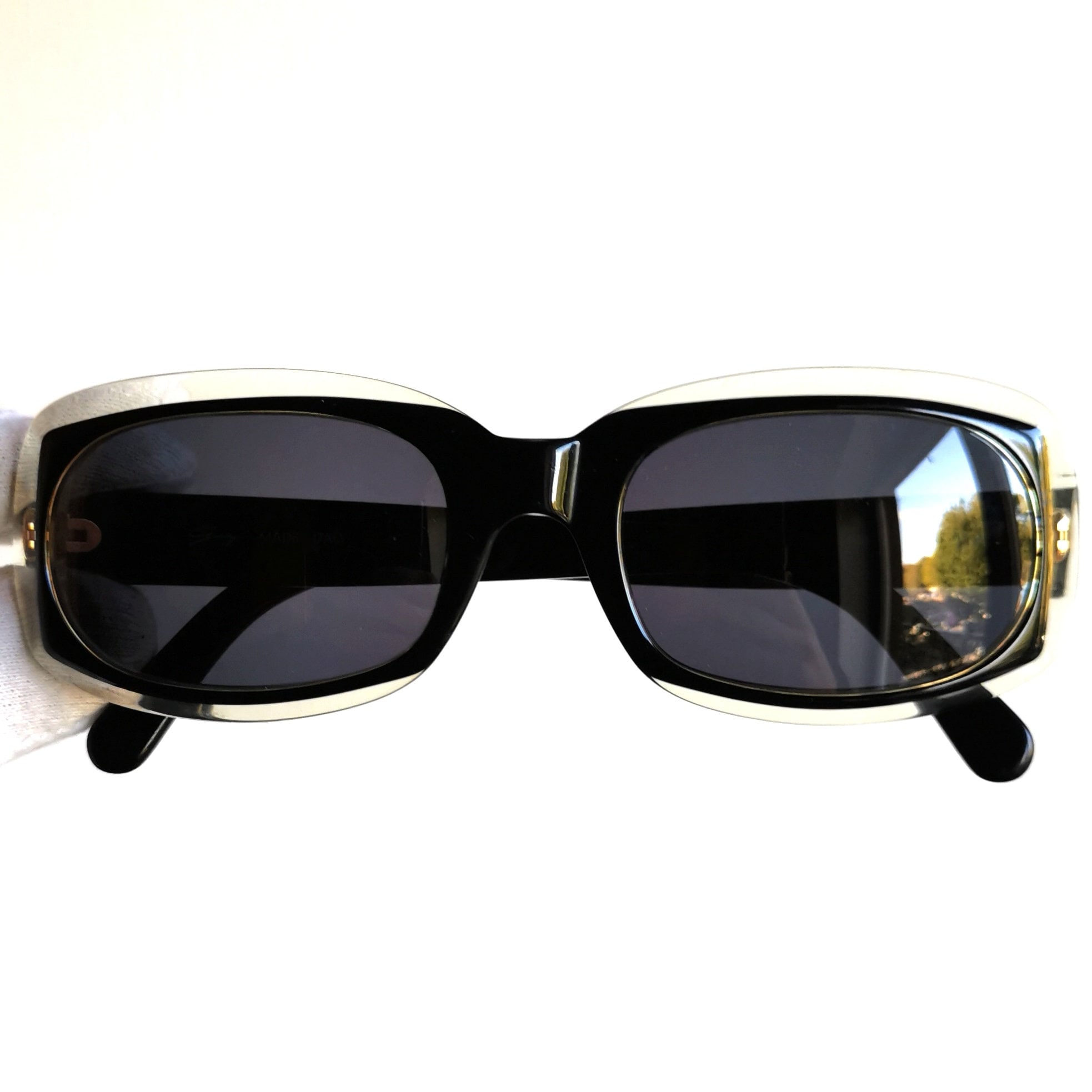 Gianni Versace Vintage 1990’s Black Sunglasses Script Logo Gianni Versace Sunglasses 1996 Vintage Black MOD 424/M COL  main image 4