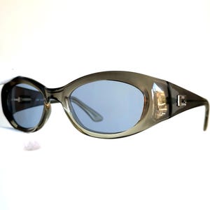 GUCCI vintage zonnebril ovaal grijs helder GG2432/S Migos ontwerper Rihanna Lady Gaga Kylie Jenner Bella Hadid frame jaren 90 y2k lichtblauwe lens