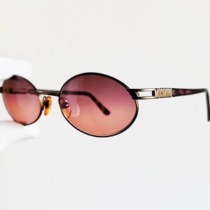 MOSCHINO small vintage Sunglasses oval purple pink lens M3042-V tiny brown frame Love Migos Rihanna 2Chainz Chris Brown Lady Gaga new NOS 90