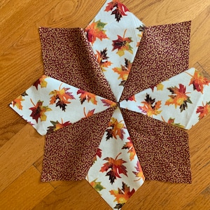 Autumn Leaves Tree Skirt: Fall Colors, 8-Panel Design