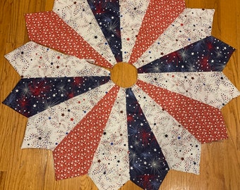 Patriotic  tree skirt, 26 inch or 42 inch diameter, table top or full size. red, white, blue, silver accents, stars, Christmas, quilted