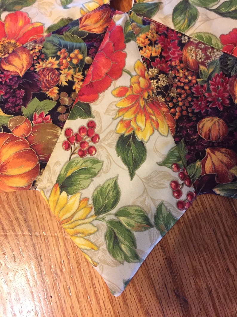 quilted table top harvest 18 inch diameter small fall leaves flowers pumpkins Autumn tree skirt tiny