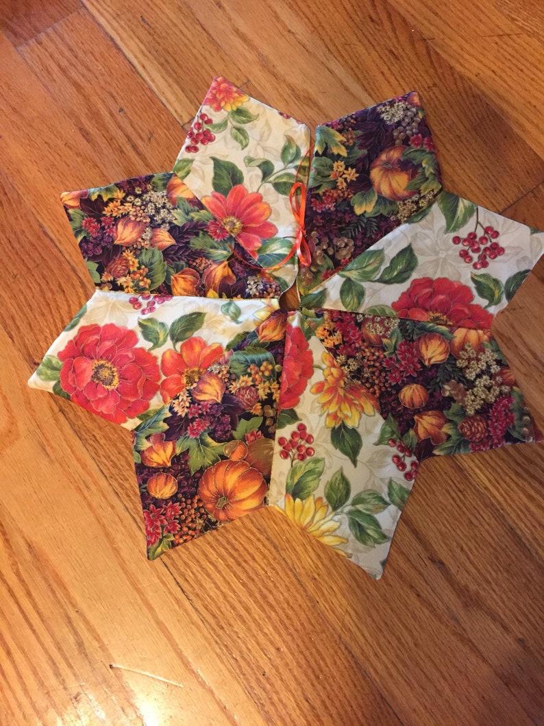 quilted table top harvest 18 inch diameter small fall leaves flowers pumpkins Autumn tree skirt tiny
