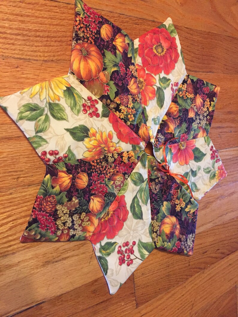 quilted table top harvest 18 inch diameter small fall leaves flowers pumpkins Autumn tree skirt tiny