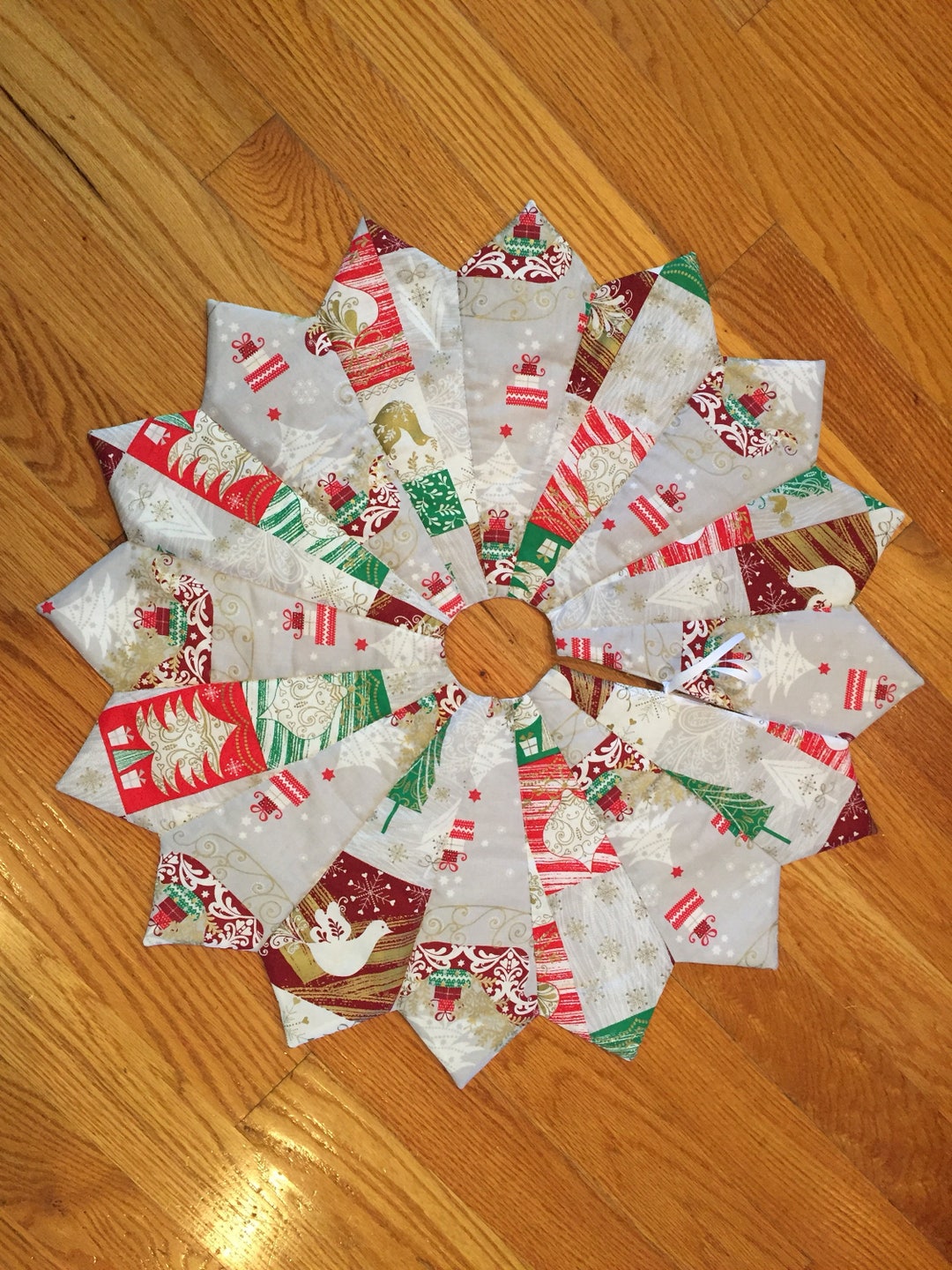 Christmas Tree Skirt, Table Top Tree Skirt, Mini Tree Skirt, Small Tree