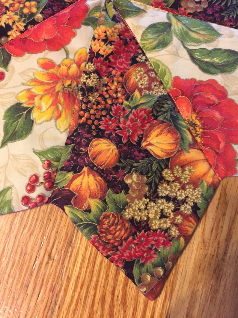 quilted table top harvest 18 inch diameter small fall leaves flowers pumpkins Autumn tree skirt tiny