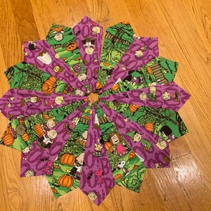 Halloween tree skirt, table top, mini, Charlie Brown, Snoopy, Peanuts, quilted, lime green, purple
