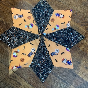 Halloween Peanuts tree skirt, 11, 18, or 22 inch diameter, table top, mini, orange and black, Charlie Brown, Snoopy, quilted, trees