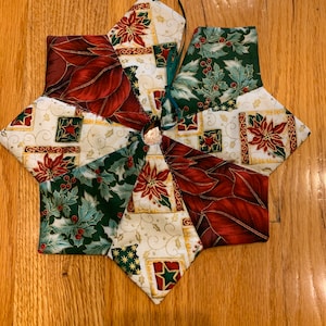 Quilted Christmas Tree Skirt: Victorian Holly Tabletop Decor (11 inch)