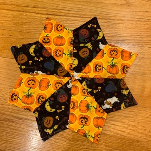 Halloween placemat, mug rug, table centerpiece, ghosts, black, orange, white. Pumpkins, jack-o-lantern