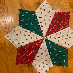 Snowman Christmas Tree Skirt: Red, Green, and White Candy Cane Star Design