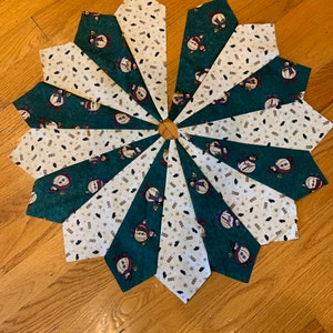 Christmas tree skirt, table top, mini, snowmen, small, green, snowman, vintage fabric, quilted