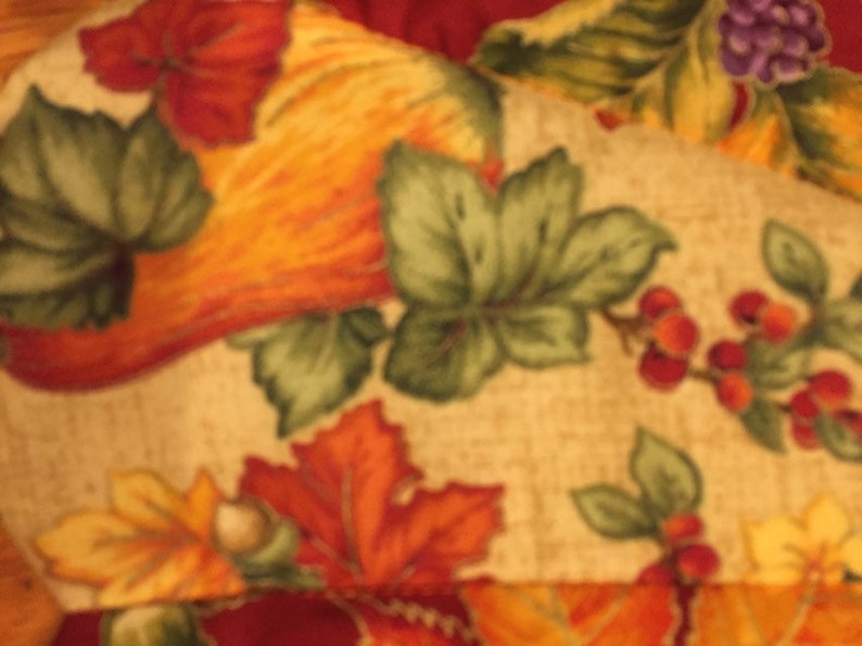 26 inch diameter Fall harvest flowers leaves pumpkins Autumn tree skirt small table top quilted