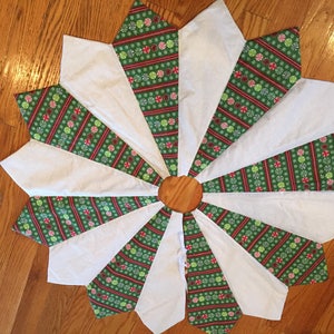 Christmas Tree Skirt, 42 Inch Diameter, Candy, Quilted, Green, White ...