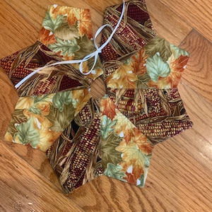 Autumn Leaves Tree Skirt: Fall Colors, 8-Panel Design
