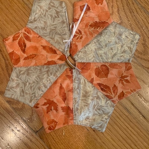 Autumn Leaves Tree Skirt: Fall Colors, 8-Panel Design