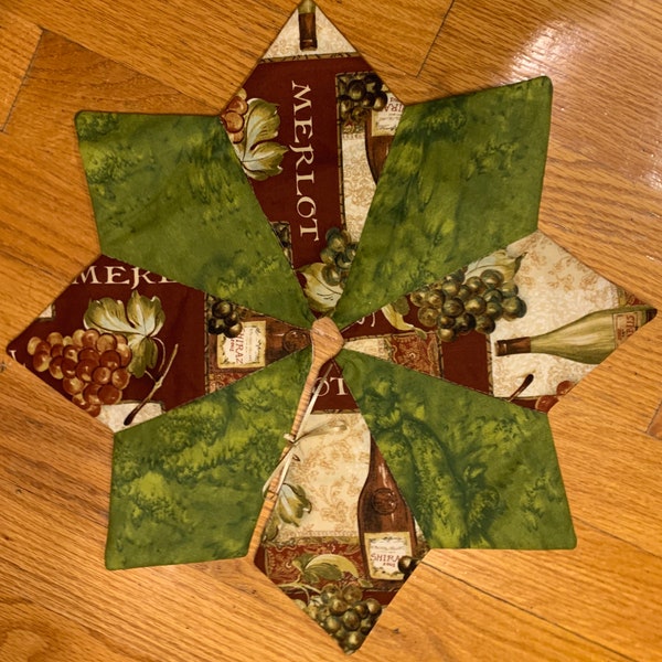 Wine tree skirt, 11 inch, 18 inch, 22 inch, or 29 inch diameter, wine bottles, wine glasses, grapes, green