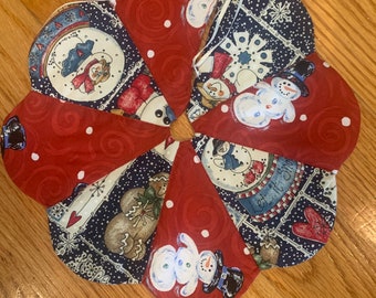 Quilted Tabletop Weihnachtsbaum-Rock: Schneemann, Rot & Marine (31 cm)