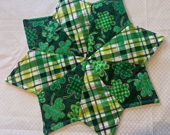 St. Patrick’s Day placemat, mug rug, table centerpiece, green, shamrocks, stripes