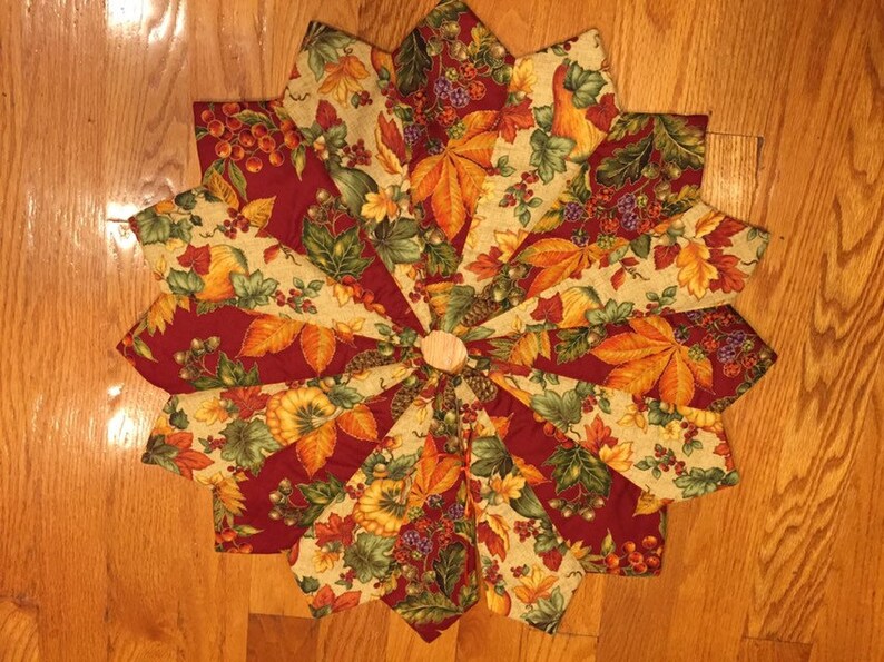 26 inch diameter Fall harvest flowers leaves pumpkins Autumn tree skirt small table top quilted