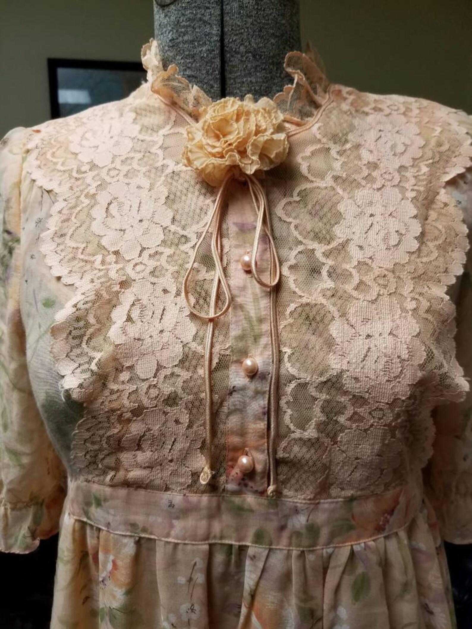 Beautiful floral and Lace vintage dress perfect for summer Etsy