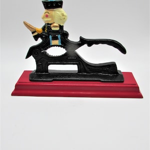 Vintage Cast Iron Nut Cracker