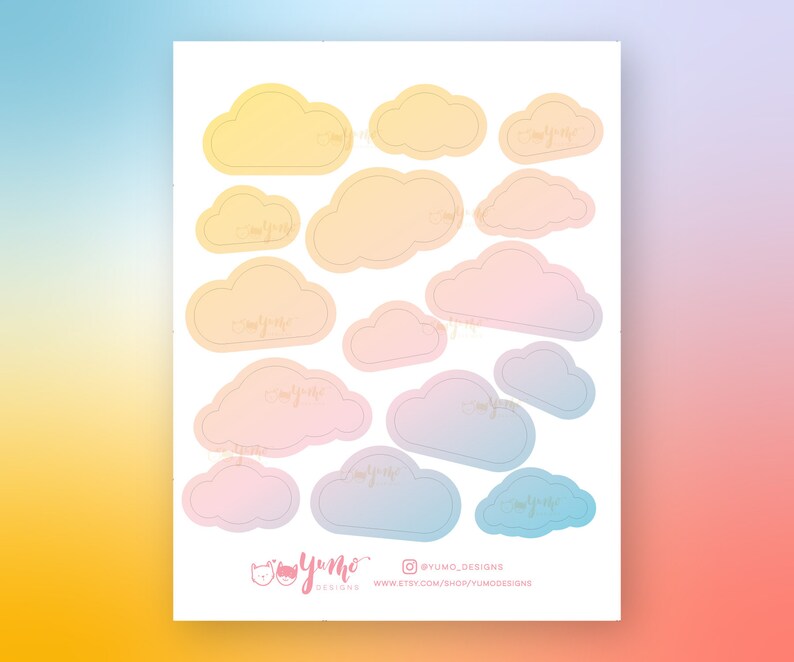 Puede incluir: Una hoja de pegatinas imprimibles con 13 formas de nubes en varios colores pastel, incluyendo amarillo, naranja, rosa y azul. Las nubes est&aacute;n delineadas en negro y tienen un efecto degradado. La hoja incluye el texto "Yumo Designs" y una direcci&oacute;n de sitio web.