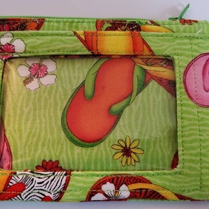Monedero con llavero y estampado de chanclas color verde lima súper lindo