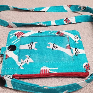 Llavero con forma de billetera con identificación y estampado de llama súper lindo e inteligente