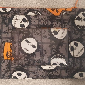 Monedero con llavero y estampado de pesadillas de Halloween súper lindo