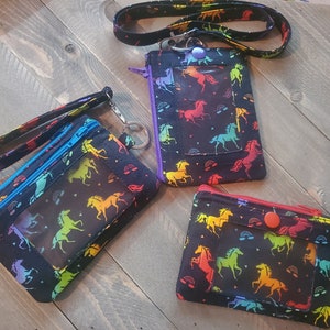 Monedero y llavero con cordón con estampado tie dye de unicornio arcoíris súper lindo