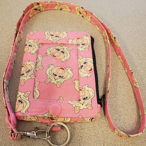 Llavero/cordón para billetera con identificación con estampado de la Sra. Piggy, súper lindo