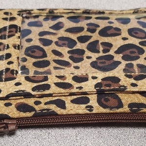 Monedero y llavero con cordón con estampado de leopardo súper lindo