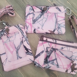 Llavero/cordón para billetera con identificación y estampado de camuflaje rosa súper lindo