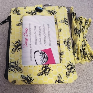 Monedero, llavero y cordón para la muñeca con estampado de abejas súper lindo