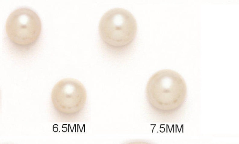 May include: Several creamy white pearls of varying sizes are displayed against a white background. The image includes two pearls labeled 6.5MM and 7.5MM, indicating their diameter. The pearls have a smooth, lustrous surface.