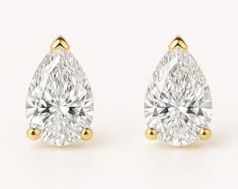 Puede incluir: Un par de pendientes de diamantes en forma de pera con engastes de oro. Los diamantes son claros y brillantes. El diseño es clásico y elegante, adecuado para uso diario o ocasiones especiales.