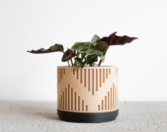 LIMA Indoor planter with integrated saucer