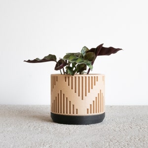 LIMA Indoor planter with integrated saucer