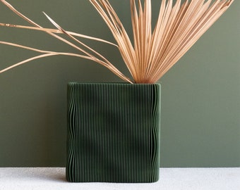 Wooden TIDE Vase in Green - perfect for dried flowers !