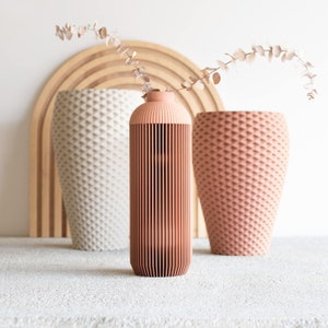 ONDE Vase - Terracotta - Minimalist wooden vase perfect for dried flowers