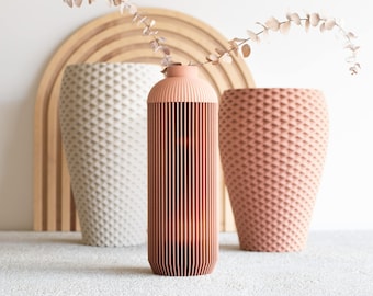 ONDE Vase - Terracotta - Minimalist wooden vase perfect for dried flowers