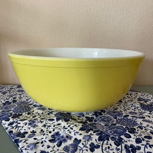 Vintage Canary Yellow Pyrex Mixing Bowl #404