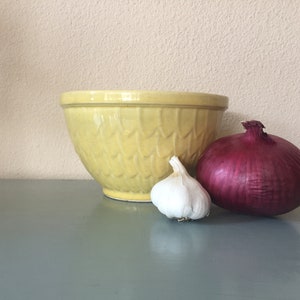 Vintage McCoy Pottery Bowl: 7&quot; Yellow Fishscale Pattern