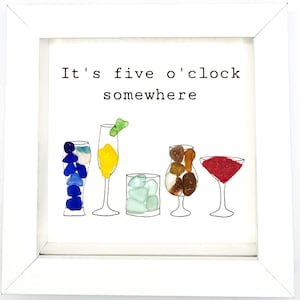 Cocktail in vetro di mare/Cornice 5x5/Testo personalizzato/Sono le cinque da qualche parte/Cocktail in vetro di mare/Arte in vetro di mare autentico/Piccola arte/Regalo per amico