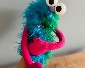 Splitr, Professional Handpuppet, Muppet Puppet, Ventriloquist puppet, puppeteer puppet, hand rods, foam puppet, monster puppet, blue monster