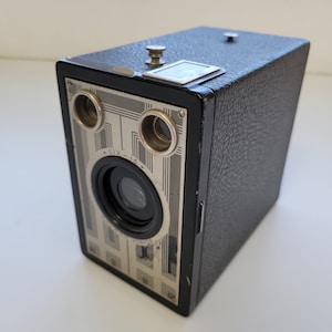 Vintage Brownie Junior Six-16 Box  Camera